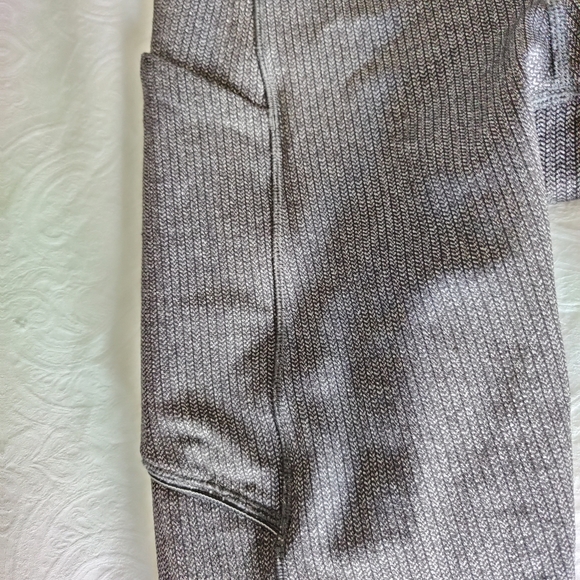 Lululemon Speed Up Tight *Full-On Luxtreme 28" - Picture 4 of 5